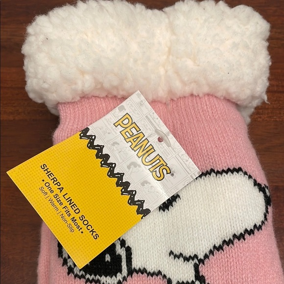 Peanuts Pink Sherpa Sock with Snoopy Black Checkered Design New size OSFM - Picture 3 of 5